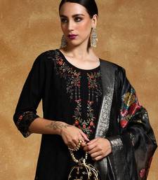 Women Floral Embroidered Regular Thread Work Kurta with Trousers & With Dupatta