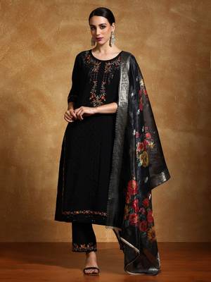 Women Floral Embroidered Regular Thread Work Kurta with Trousers & With Dupatta 3