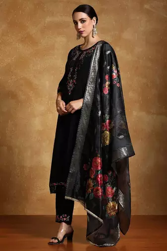 Women Floral Embroidered Regular Thread Work Kurta with Trousers & With Dupatta