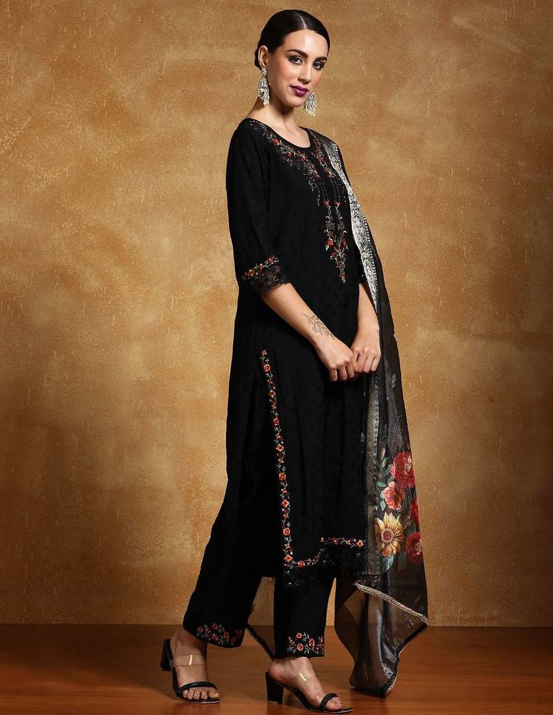 Women Floral Embroidered Regular Thread Work Kurta with Trousers & With Dupatta