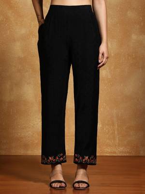 Women Floral Embroidered Regular Thread Work Kurta with Trousers & With Dupatta 6