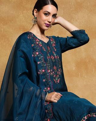 Women Floral Embroidered Regular Kurta with Trousers & With Dupatta 2