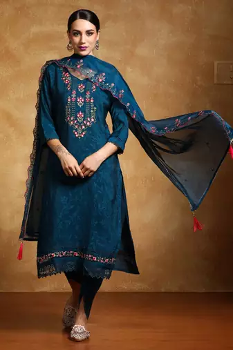 Women Floral Embroidered Regular Kurta with Trousers & With Dupatta