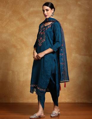 Women Floral Embroidered Regular Kurta with Trousers & With Dupatta 1