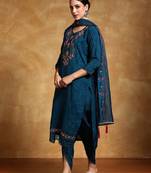 Women Floral Embroidered Regular Kurta with Trousers & With Dupatta