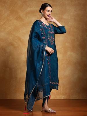Women Floral Embroidered Regular Kurta with Trousers & With Dupatta 4