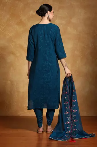 Women Floral Embroidered Regular Kurta with Trousers & With Dupatta
