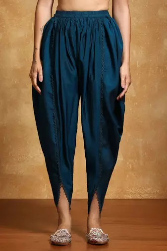 Women Floral Embroidered Regular Kurta with Trousers & With Dupatta