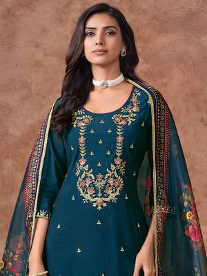 Women Floral Embroidered Regular Thread Work Kurta with Trousers & With Dupatta 2