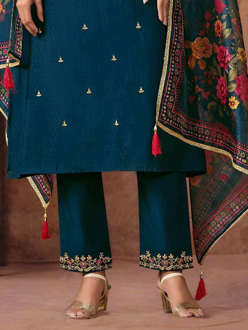 Women Floral Embroidered Regular Thread Work Kurta with Trousers & With Dupatta