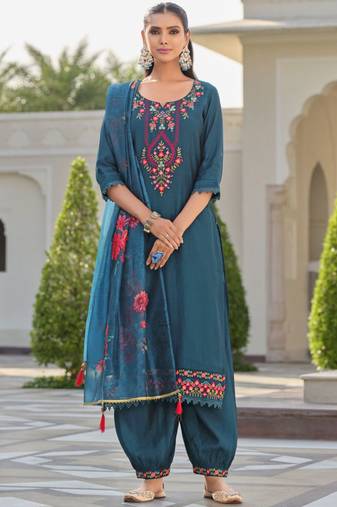 Floral Yoke Design Thread Work Straight Kurta With Salwar & Dupatta