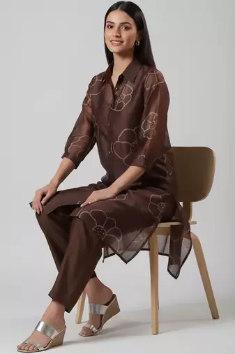 Women Floral Printed Regular Chanderi Silk Kurta with Trousers