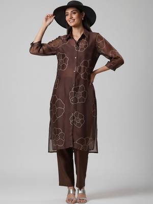Women Floral Printed Regular Chanderi Silk Kurta with Trousers 5