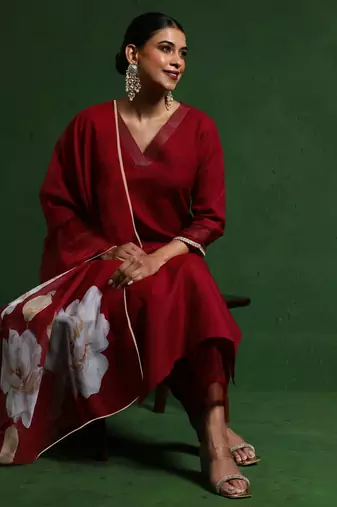 Thread Work V-Neck Straight Kurta With Trousers And Dupatta