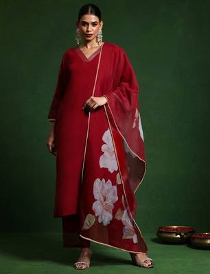 Thread Work V-Neck Straight Kurta With Trousers And Dupatta 2
