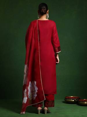 Thread Work V-Neck Straight Kurta With Trousers And Dupatta 5