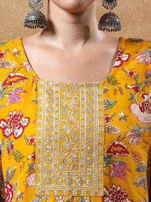 Women Floral Yoke Design Straight Kurta with Trousers & Dupatta 3