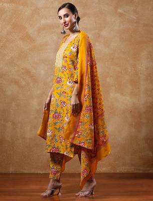 Women Floral Yoke Design Straight Kurta with Trousers & Dupatta 5