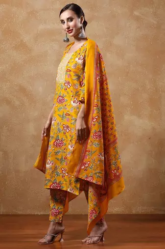 Women Floral Yoke Design Straight Kurta with Trousers & Dupatta