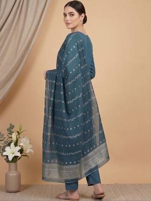 Women Ethnic Motifs Embroidered Regular Thread Work Kurta with Trousers & With Dupatta 3