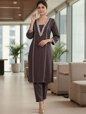 Women Embroidered Regular Thread Work Kurta with Trousers 2