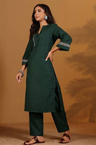 Floral Embroidered Thread Work Mandarin Collar Straight Kurta With Trousers