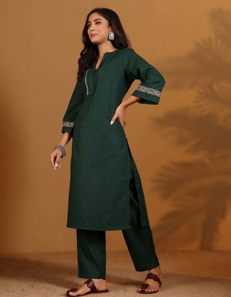 Floral Embroidered Thread Work Mandarin Collar Straight Kurta With Trousers