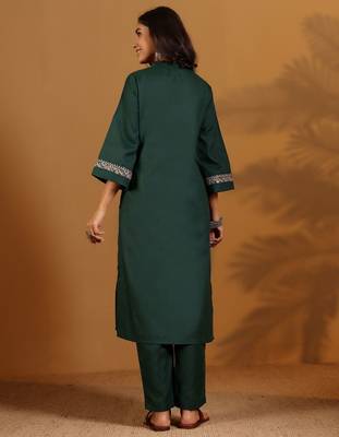 Floral Embroidered Thread Work Mandarin Collar Straight Kurta With Trousers 4