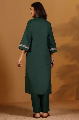 Floral Embroidered Thread Work Mandarin Collar Straight Kurta With Trousers