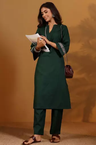 Floral Embroidered Thread Work Mandarin Collar Straight Kurta With Trousers