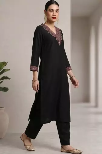 Women Floral Embroidered Regular Thread Work Kurta with Trousers & With Dupatta