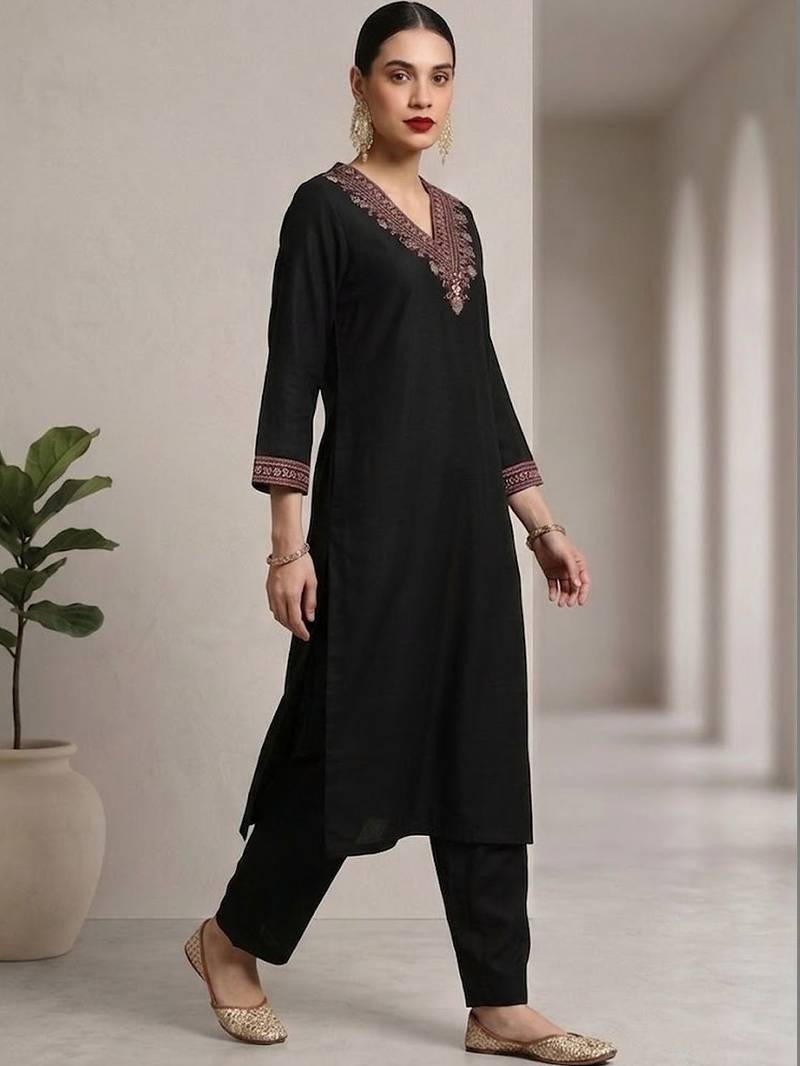 Women Floral Embroidered Regular Thread Work Kurta with Trousers & With Dupatta