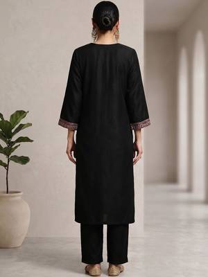 Women Floral Embroidered Regular Thread Work Kurta with Trousers & With Dupatta 3