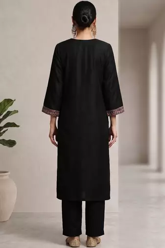 Women Floral Embroidered Regular Thread Work Kurta with Trousers & With Dupatta