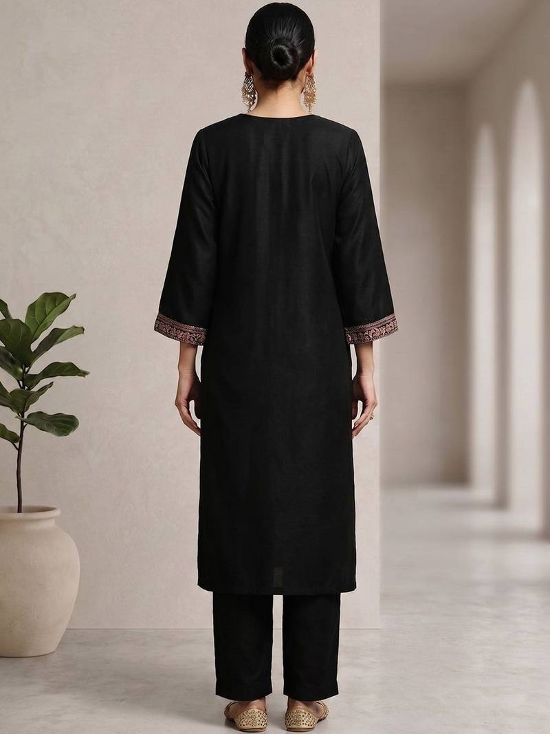 Women Floral Embroidered Regular Thread Work Kurta with Trousers & With Dupatta