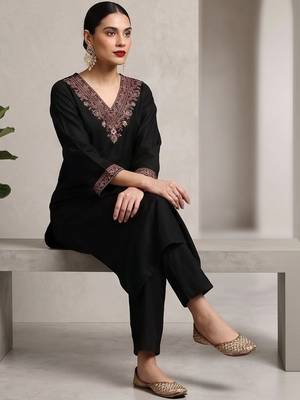 Women Floral Embroidered Regular Thread Work Kurta with Trousers & With Dupatta 5