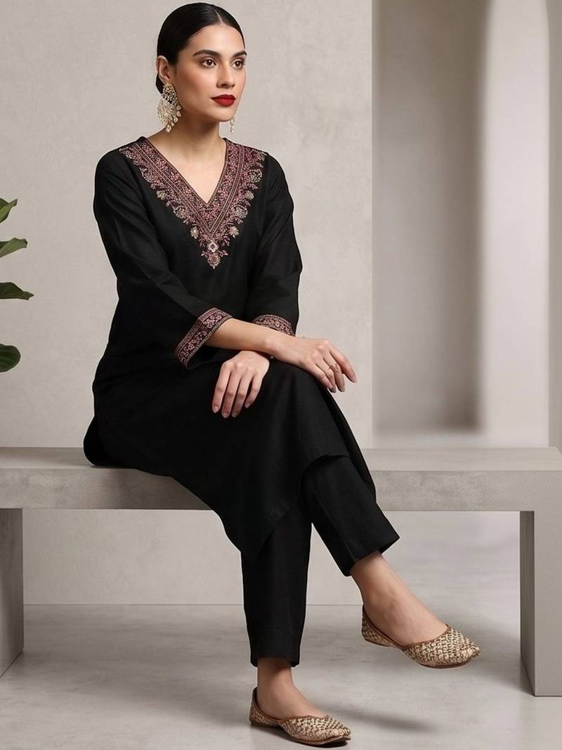 Women Floral Embroidered Regular Thread Work Kurta with Trousers & With Dupatta