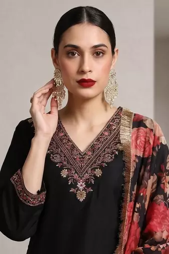 Women Floral Embroidered Regular Thread Work Kurta with Trousers & With Dupatta