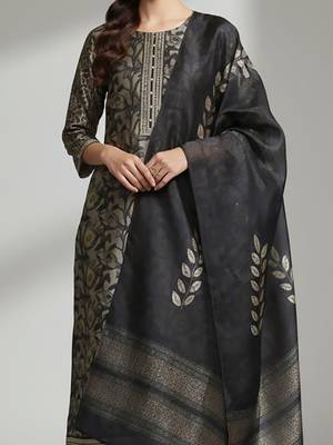 Women Ethnic Motifs Regular Kurta with Trousers & With Dupatta 3
