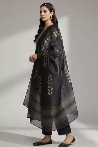Women Ethnic Motifs Regular Kurta with Trousers & With Dupatta