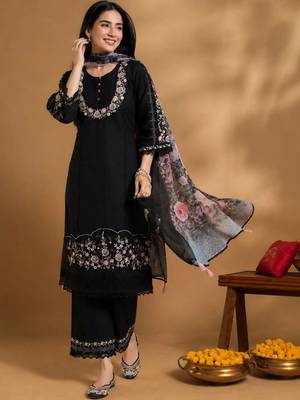 Women Floral Embroidered Regular Thread Work Pure Cotton Kurta with Trousers & With Dupatta 1
