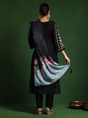Women Floral Embroidered Regular Thread Work Pure Cotton Kurta with Trousers & With Dupatta 5