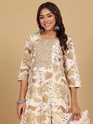 Floral Printed Thread Work Round Neck Straight Kurta With Trousers 2