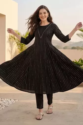 Women Printed Empire Thread Work Silk Crepe Kurta with Trousers
