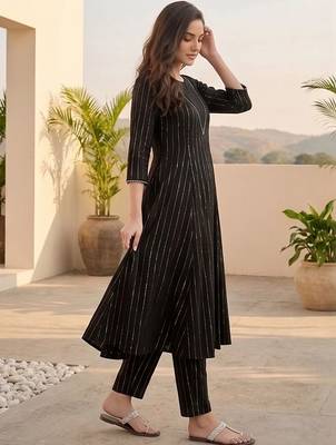 Women Printed Empire Thread Work Silk Crepe Kurta with Trousers 3
