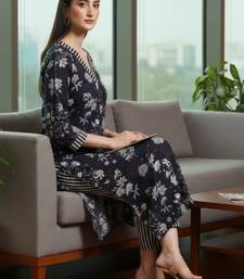 Women Floral Printed Regular Kurta with Trousers