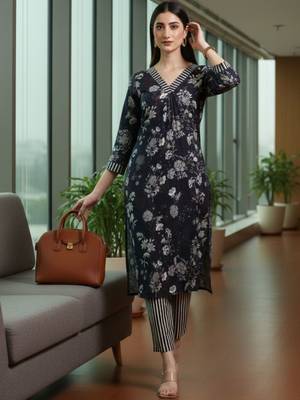 Women Floral Printed Regular Kurta with Trousers 1