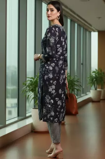 Women Floral Printed Regular Kurta with Trousers