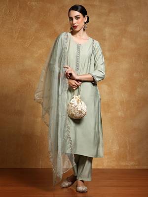 Floral Yoke Design Sequinned Straight Republic Day Kurta With Trousers And Dupatta 3