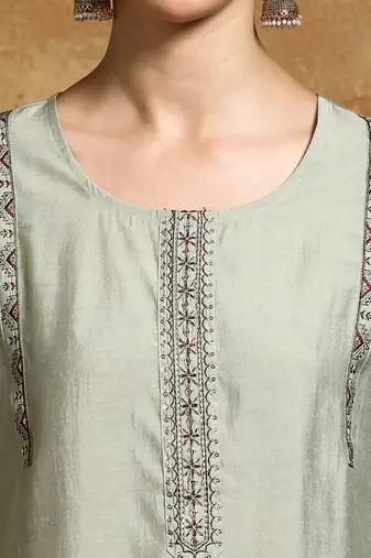 Floral Yoke Design Sequinned Straight Republic Day Kurta With Trousers And Dupatta